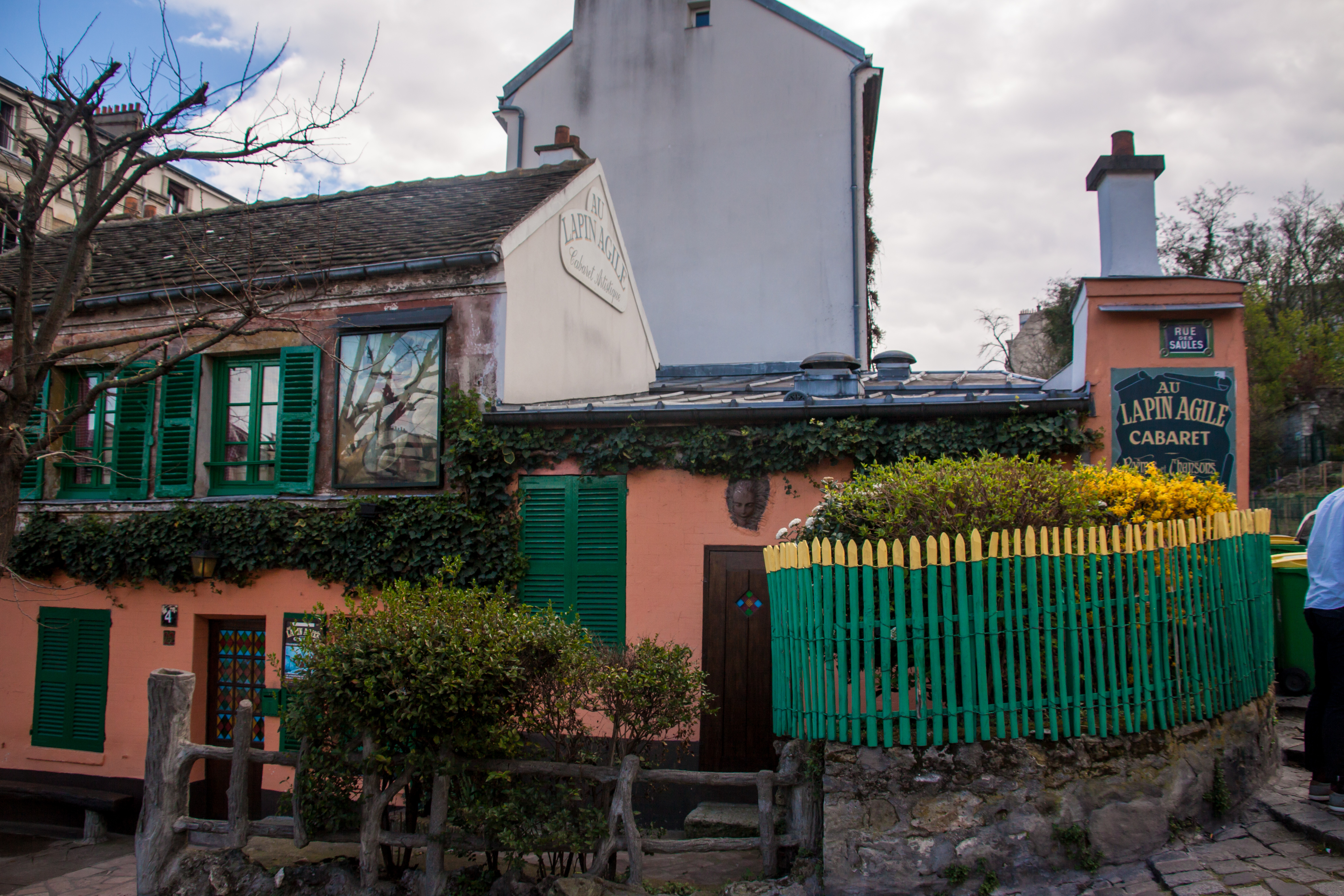 Guided Tour of Montmartre with Dinner and Traditional Cabaret – Image 3 | WeShare