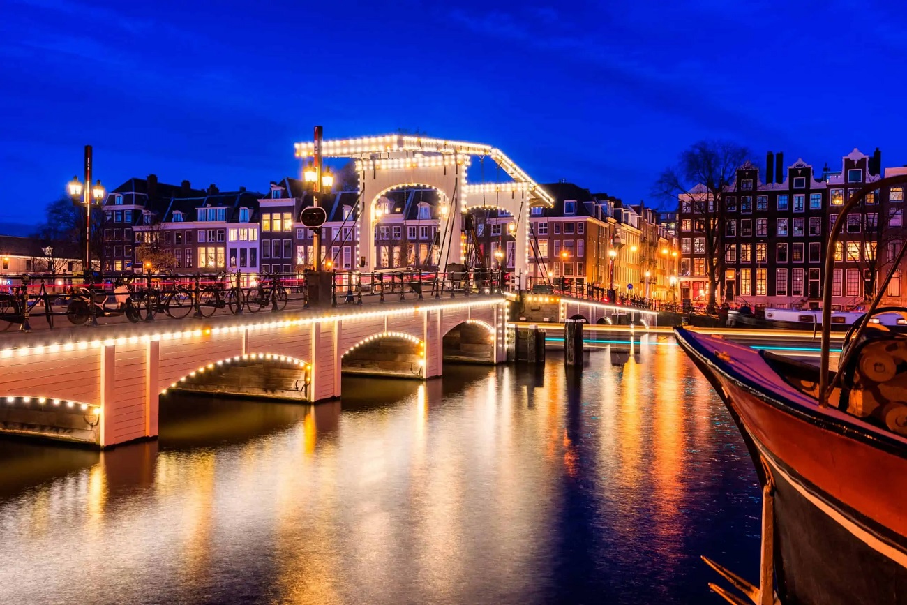 Self-Guided Canals of Amsterdam Photography Tour