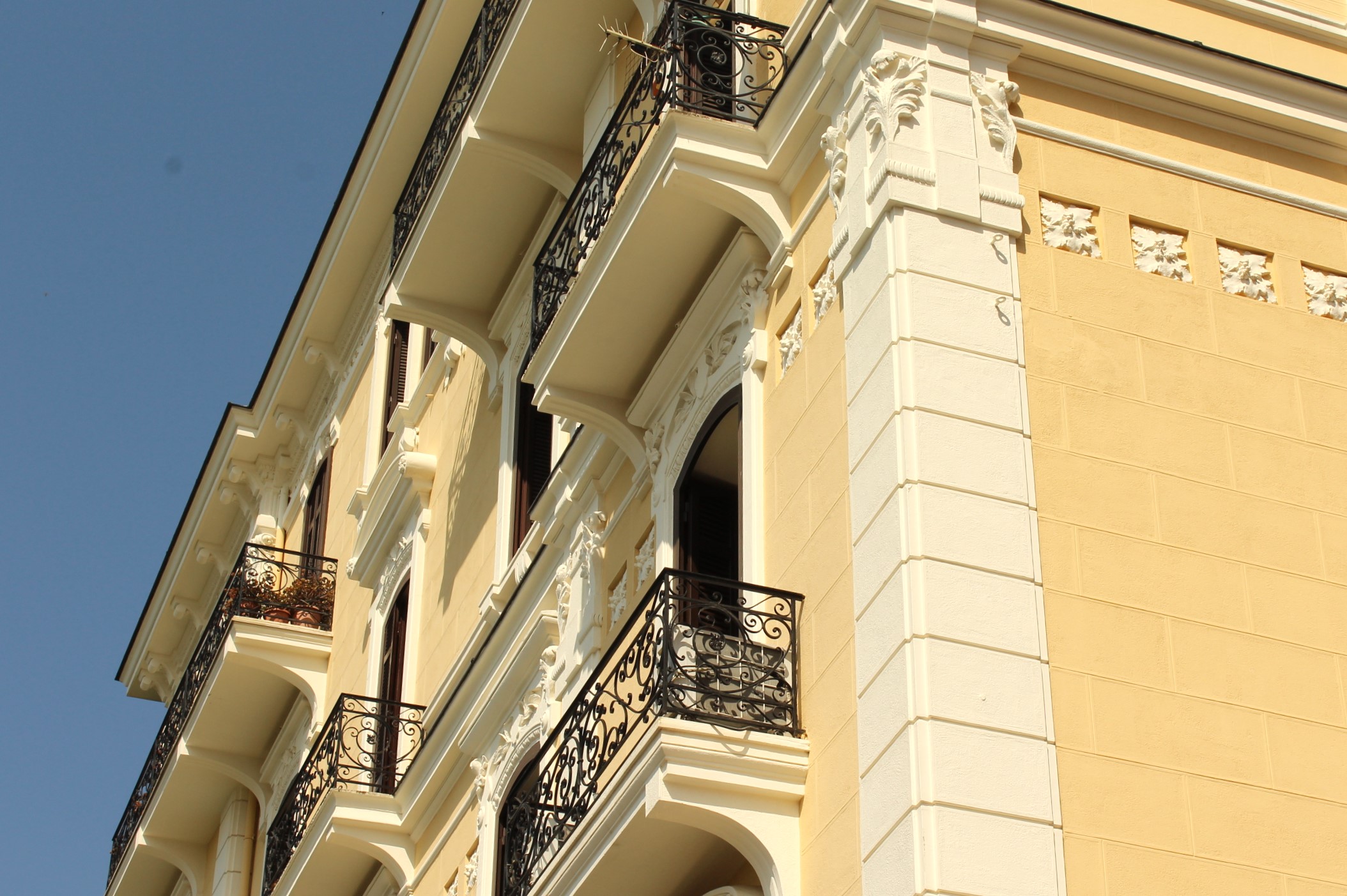 Panoramic and Historical Walking Tour of Naples Between Secret Streets, Rich and Poor Neighborhoods - Photo 16