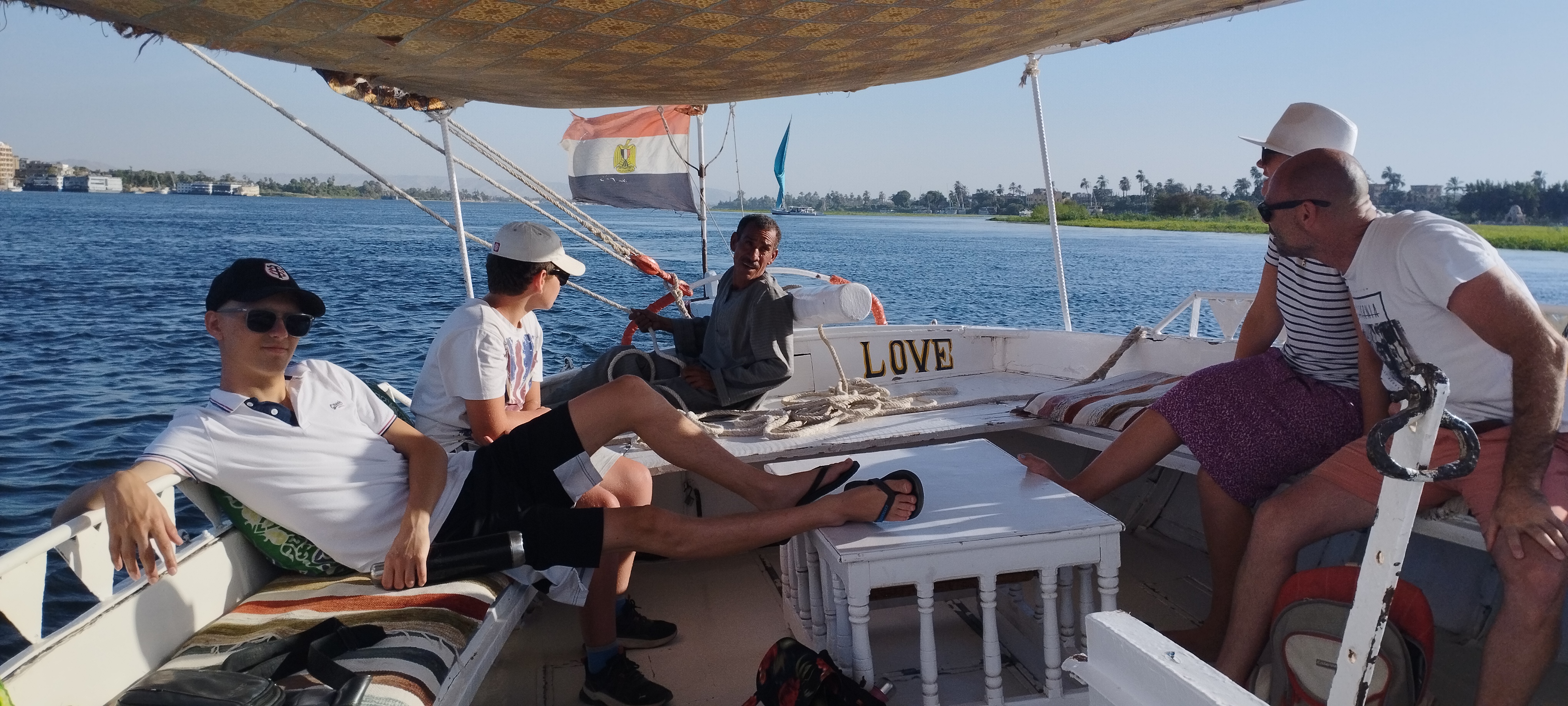 Luxor, paseo privado en velero en faluca al atardecer